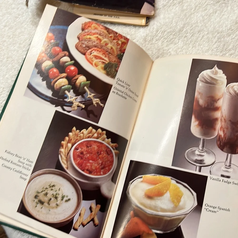 WEIGHT WATCHERS FAST & FABULOUS COOKBOOK 1983 HARDCOVER W DUST COVER COOKBOOK